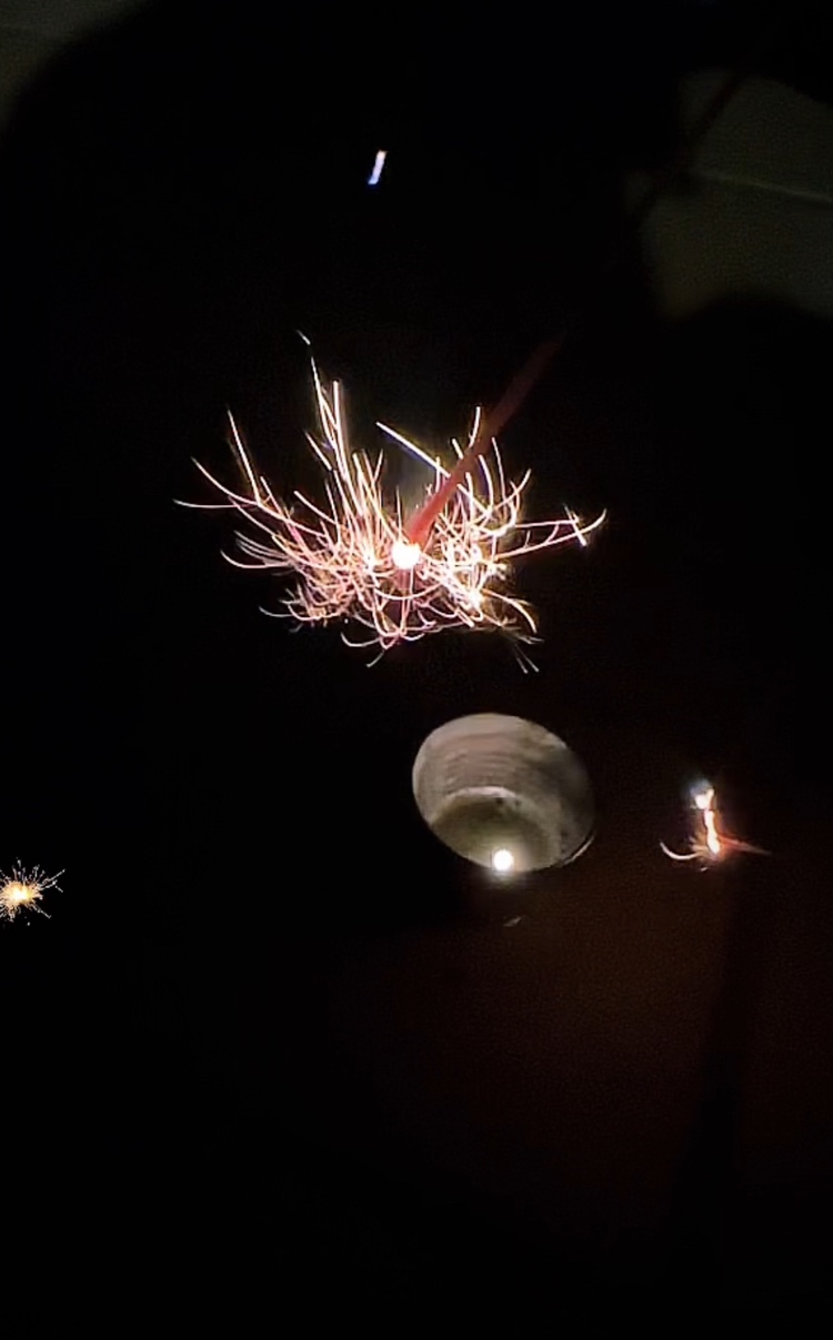 夏の風物詩🎇　花火しました！ REマド本舗 出雲店のブログ 写真1