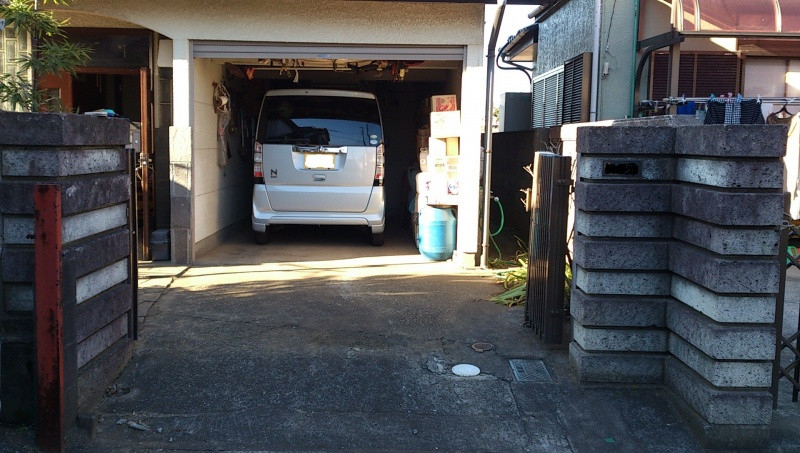 相川スリーエフ 八街店の車庫の防犯は八街市の専門店にお任せくださいの施工前の写真1