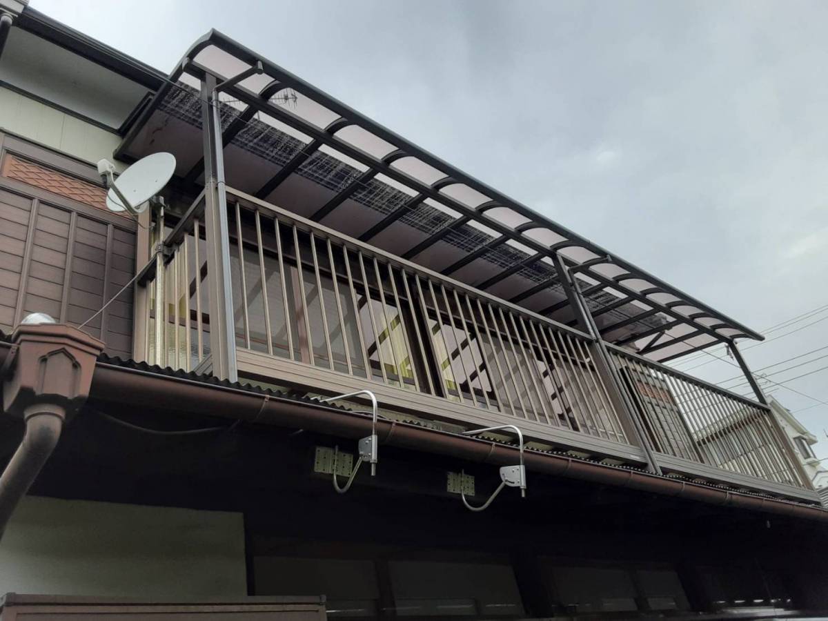 大成トーヨー住器のテラス屋根工事｜テラスＶＳ｜ＬＩＸＩＬ｜小田原市｜雨除け｜日除け｜簡単リフォームの施工後の写真2