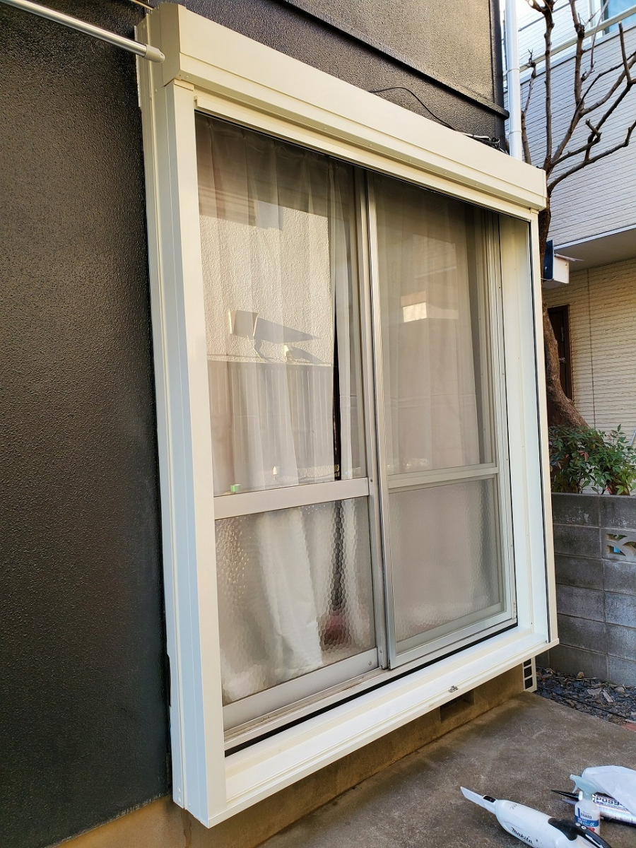 そうぶwindow&doorの【ふじみ野市】雨戸リフォーム　雨戸から手動シャッターへ交換工事の施工後の写真1