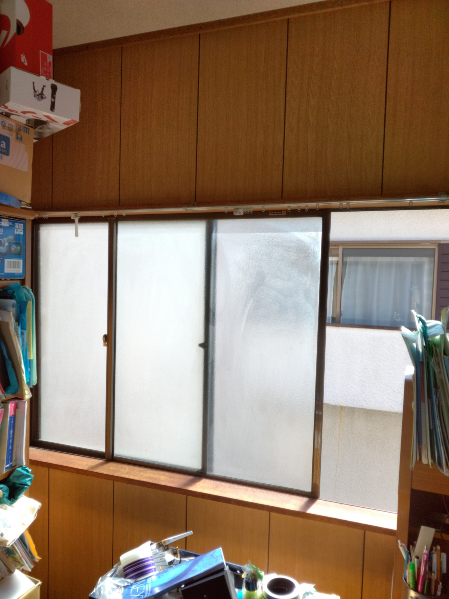 そうぶwindow&doorの【横浜市】先進的窓リノベ補助金（rebate）：334,000円　内窓(インプラス)で結露対策の施工前の写真2