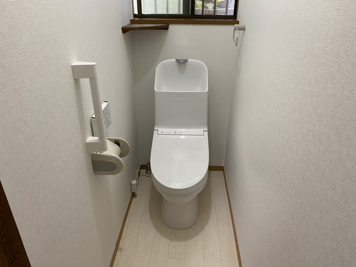 ヤスオ疊店のトイレと内装工事の施工後の写真1