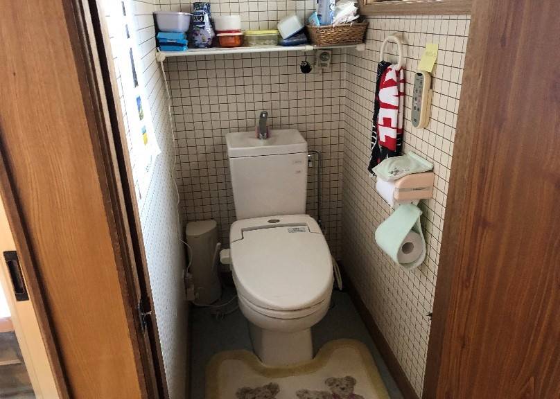 住まいの工事屋さんの玄関ドア・ユニットバス・トイレ工事の施工前の写真2