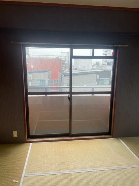 湯浅硝子 名古屋のマンションでも内窓！　1部屋丸々取付！の施工前の写真2