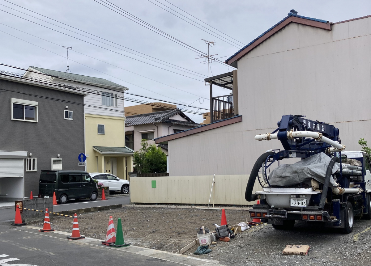 秀和の駐車場の土間打ちの施工前の写真1