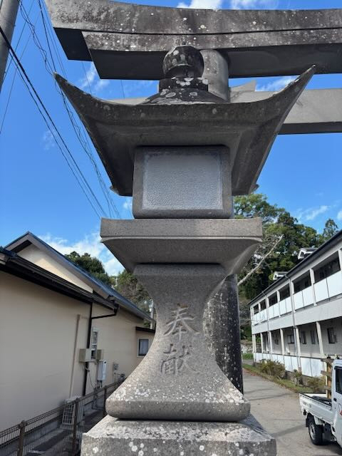 長崎サッシ工業の長崎県東彼杵郡波佐見町　神社　燈篭修繕の施工後の写真1