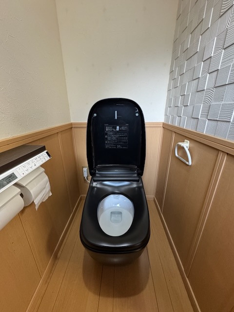 長崎サッシ工業の長崎県東彼杵郡波佐見町　トイレ設置工事の施工後の写真2