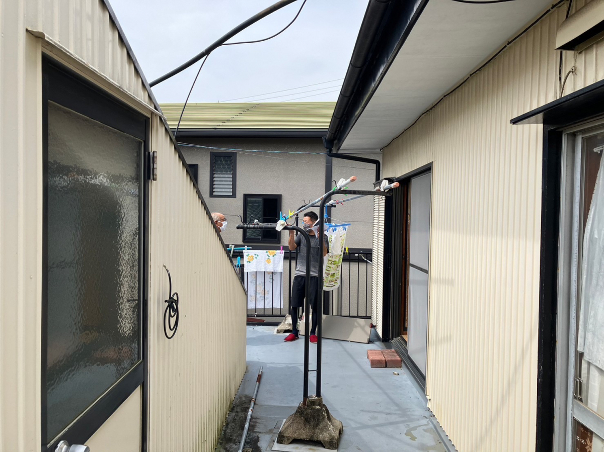 松井トーヨー住建の雨の日対策♪　ベランダにテラス屋根をつけました♪の施工前の写真1