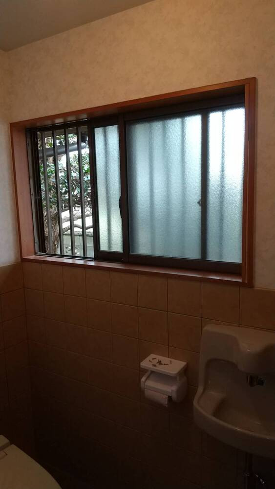 大和建材 窓リノベ事業部のトイレの窓にも内窓！！！の施工前の写真1