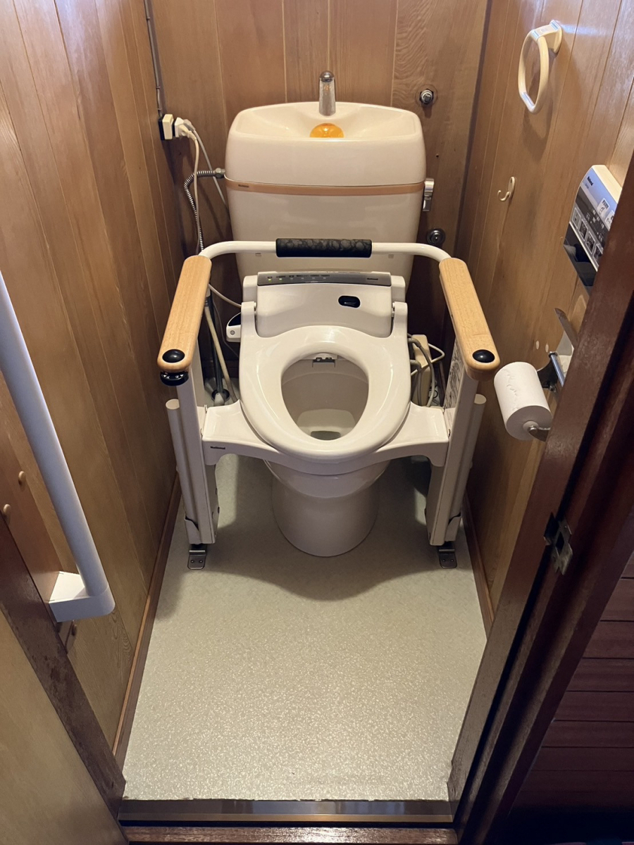 和み工房 兵庫のトイレ取替工事/クッションフロア貼替工事の施工前の写真1