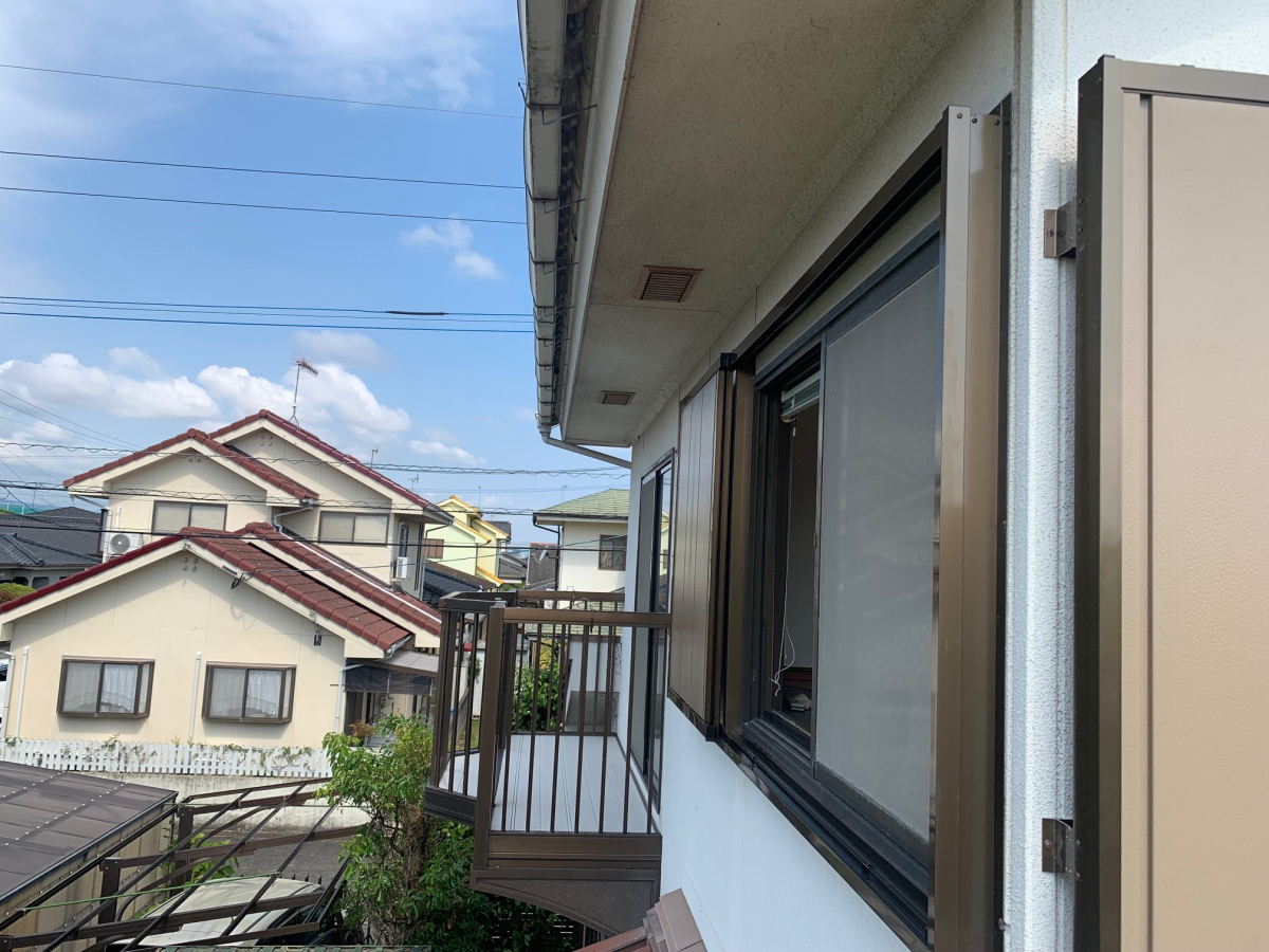 江上トーヨー住器の大分県中津市　防犯・風雨対策にもおすすめ、雨戸設置事例の施工後の写真2