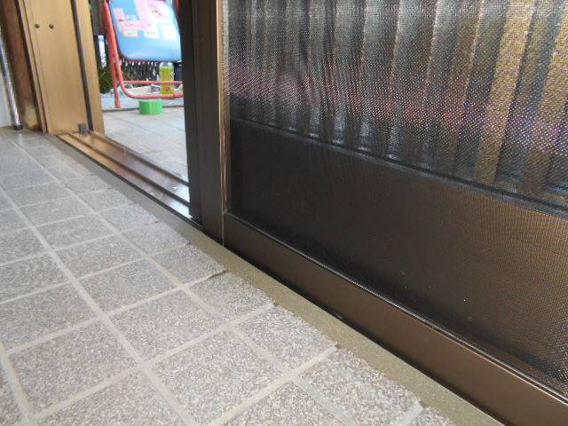 サッシセンターフジイ 名古屋西店の玄関からの冷え対策／リシェント玄関引戸／愛知県稲沢市の施工後の写真1