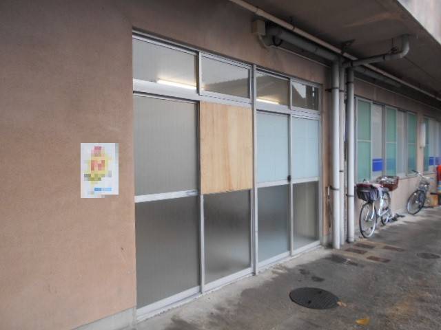 サッシセンターフジイ 名古屋西店の店舗引戸カバー工法工事に行ってきましたの施工前の写真1