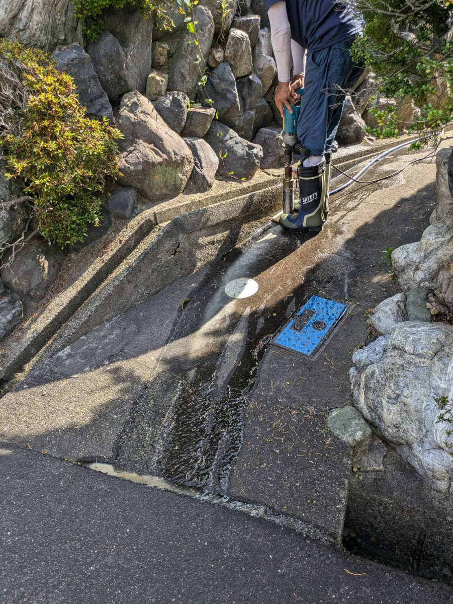 中央アルミ住器のスロープに手すりを付けて暮らしに安心をの施工後の写真2