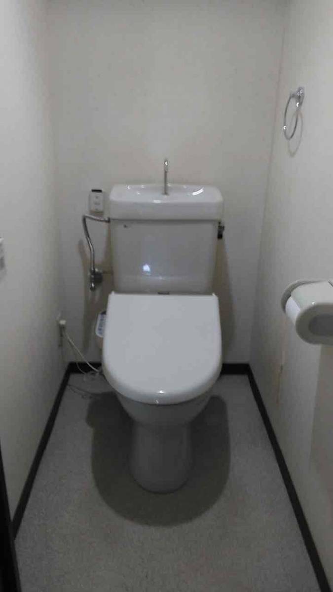 おさだガラスのお掃除らくらくトイレに交換の施工前の写真1