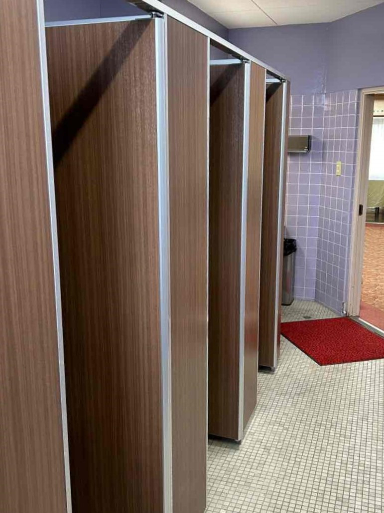 おさだガラスの施設トイレブース快適になりましたの施工後の写真1