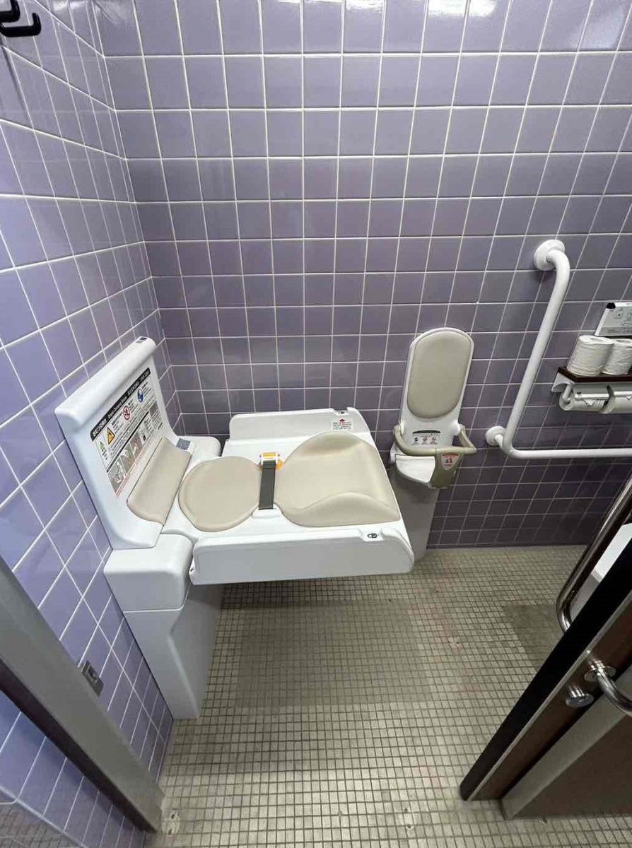 おさだガラスの施設トイレブース快適になりましたの施工後の写真2