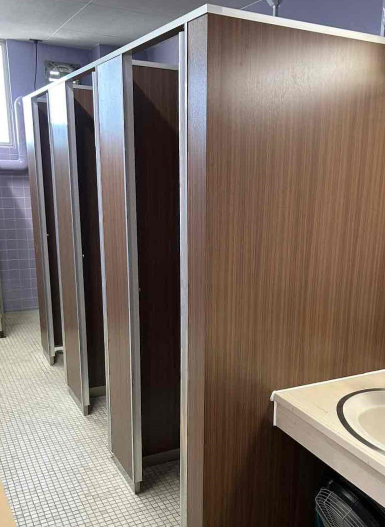 おさだガラスの施設トイレブース快適になりましたの施工後の写真3