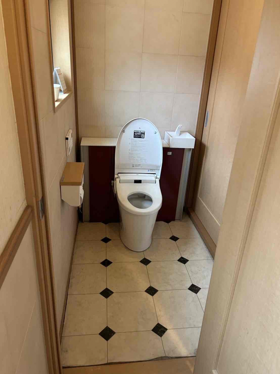 おさだガラスのトイレが快適空間に？なる？？の施工前の写真1