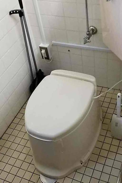 おさだガラスの【アメージュZA】トイレ便器交換の施工前の写真1