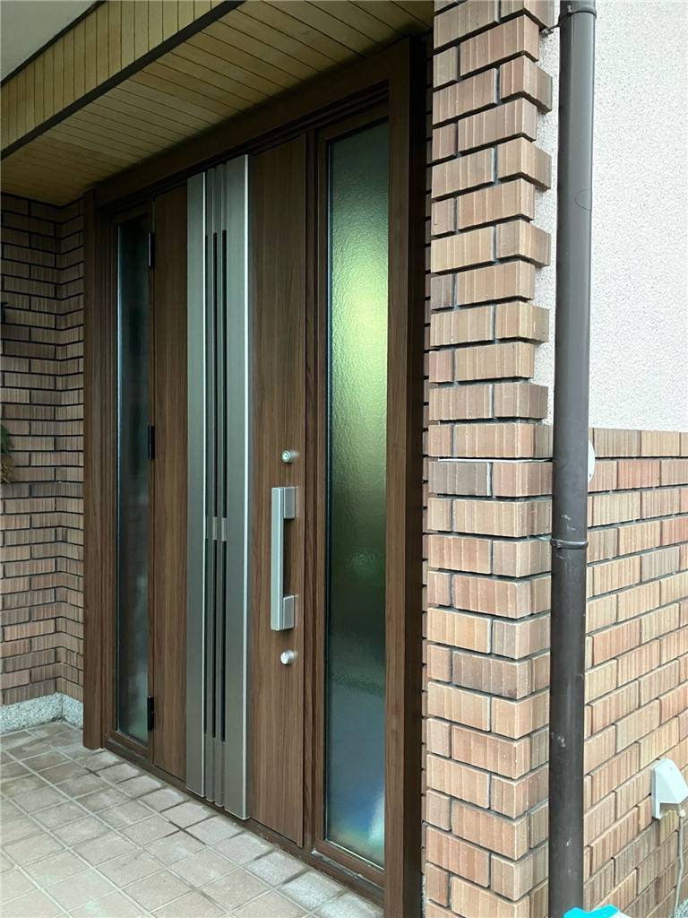 京都トーヨー住器の玄関ドア交換は１日で完了！の施工後の写真2