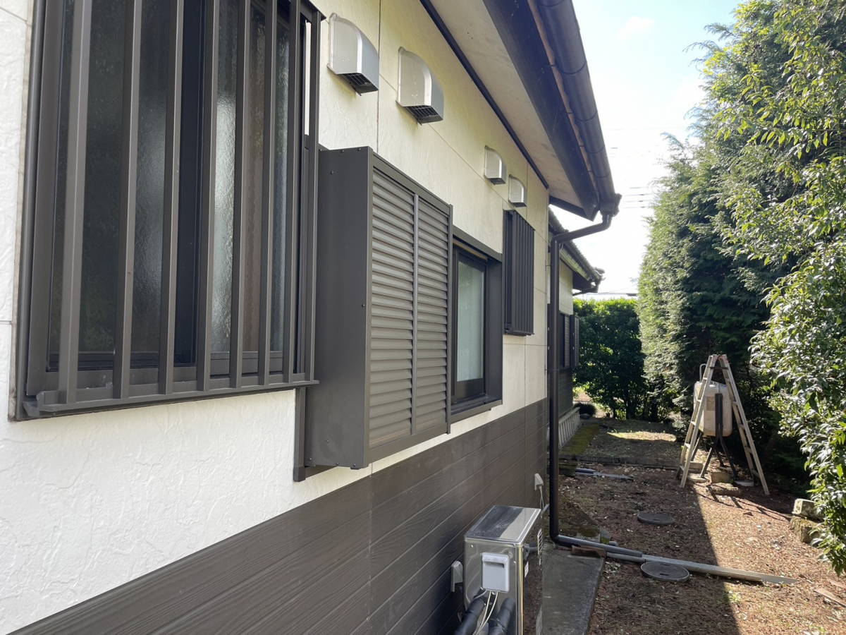 ホテイヤトーヨー住器の【芳賀郡益子町】強風や飛来物から窓を守ります!雨戸を取付て安全な生活へ♪の施工後の写真2