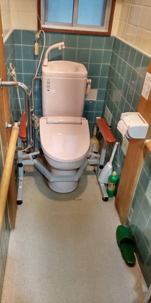 海南トーヨー住器のトイレ改修工事（海南市）の施工前の写真1