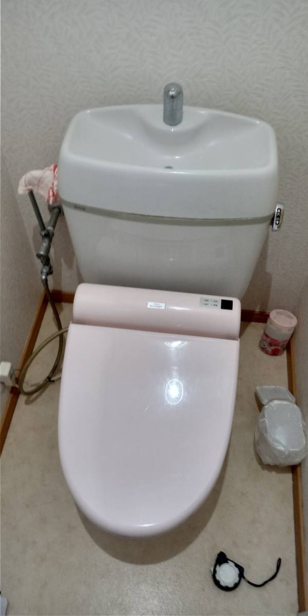 海南トーヨー住器のトイレ改修工事の施工前の写真1